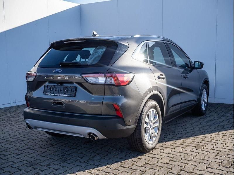 Gebraucht Ford Kuga Titanium 120 PS (88 kW) 2023 Grau / magnetic grau SUV