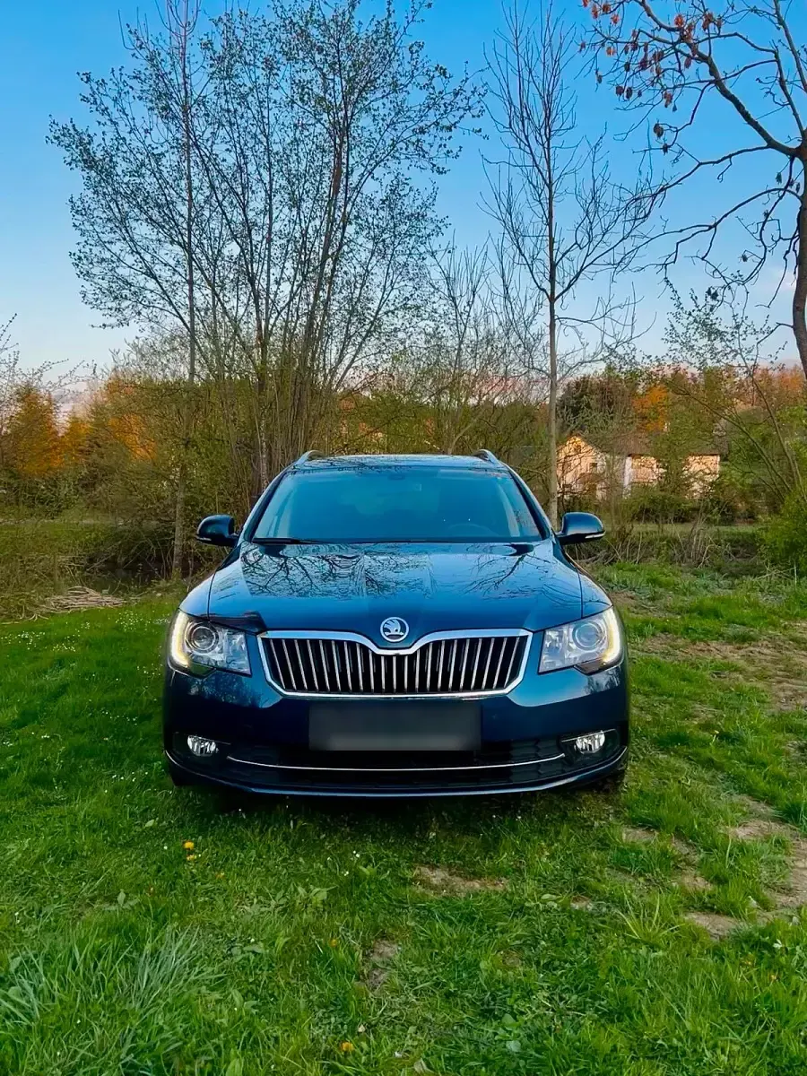 Gebraucht Skoda Superb Ambition 140 PS (102 kW) 2014 Blau Kombi