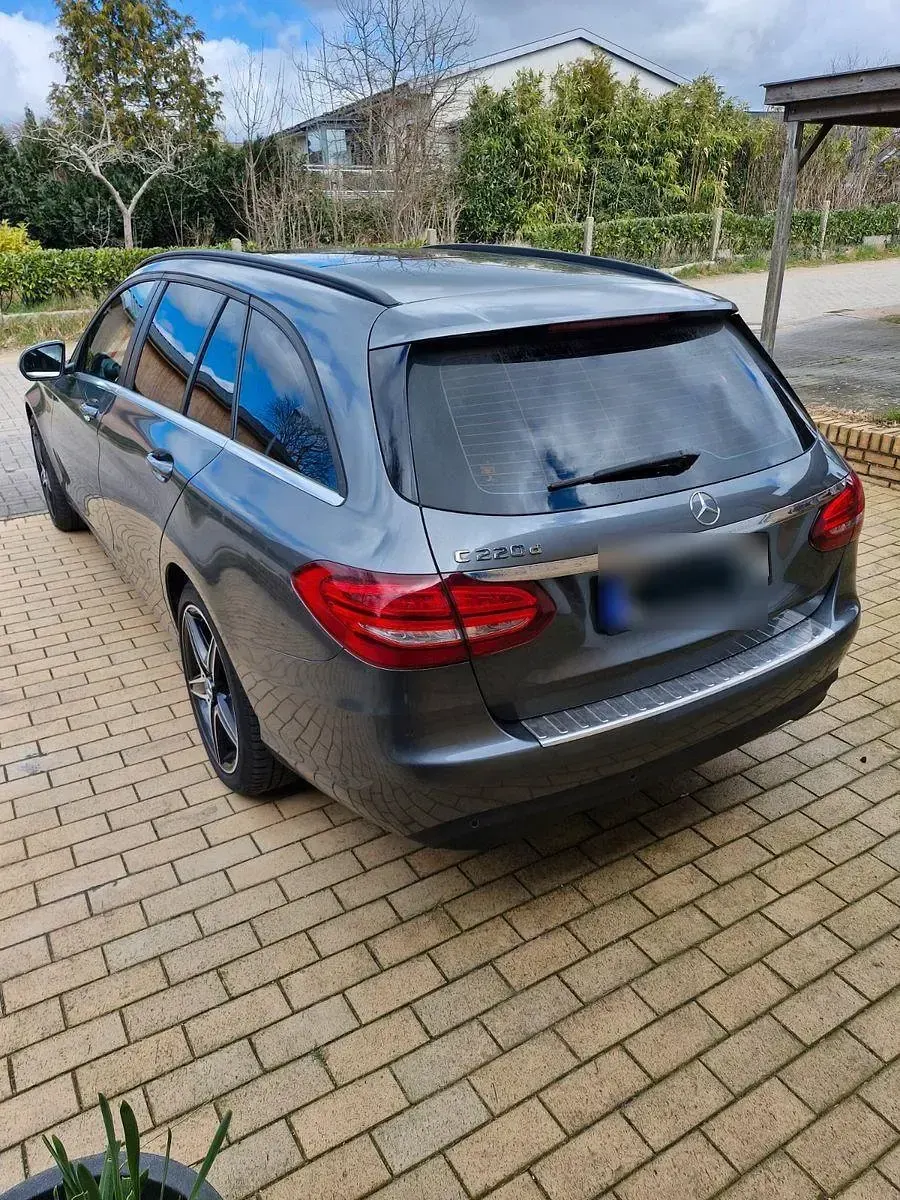 Używany Mercedes C220 170 KM (125 kW) 2017 Szary Sedan/Limuzyna