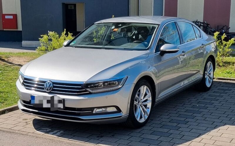 Grau Gebraucht 2015 VW Passat Comfortline Limousine | 18.999 € (Teuer) - Bild 1/4