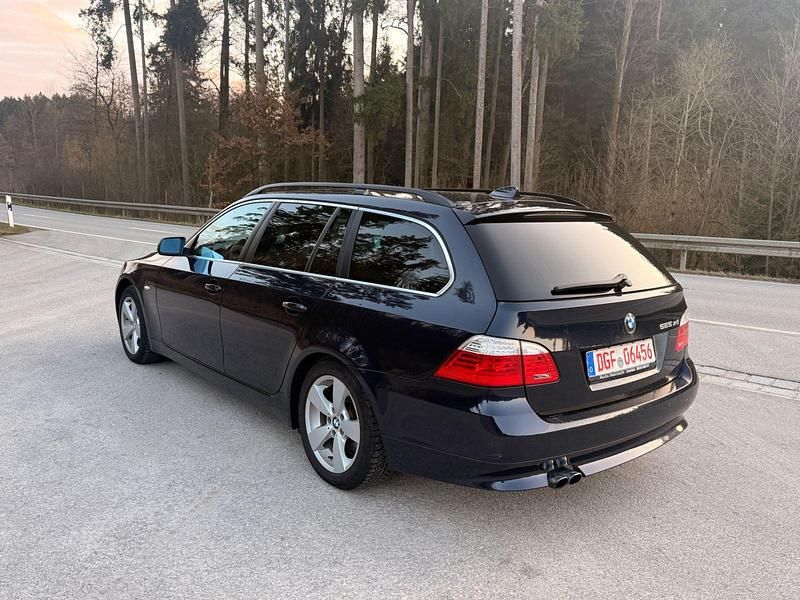 Gebraucht BMW 525 Advantage 197 PS (144 kW) 2007 Blau Kombi