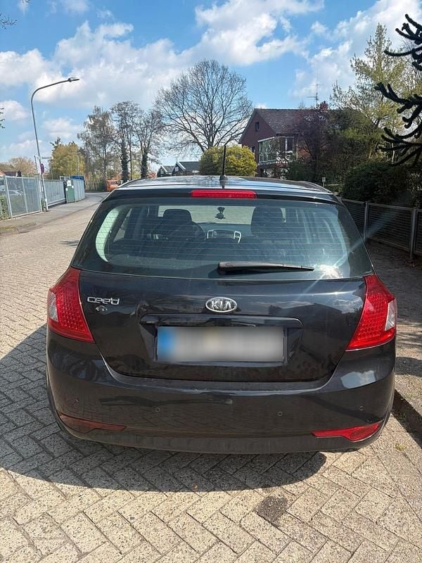 Gebraucht Kia Ceed 90 PS (66 kW) 2012 Schwarz Kleinwagen