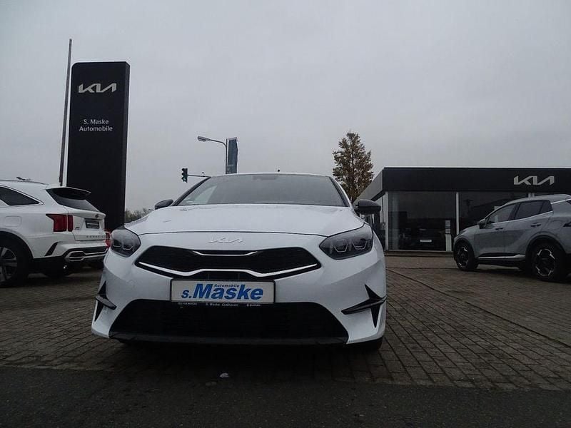 Gebraucht Kia Ceed 120 PS (88 kW) 2024 Weiß Kleinwagen