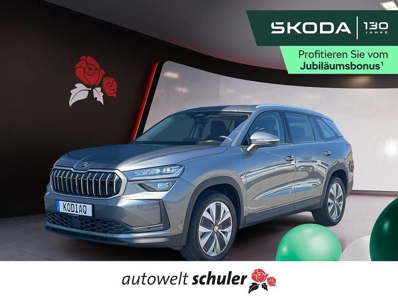 Graphitegrau metallic Neu 2025 Skoda Kodiaq Selection SUV | 46.789 € (Etwas zu teuer) - Bild 1/4