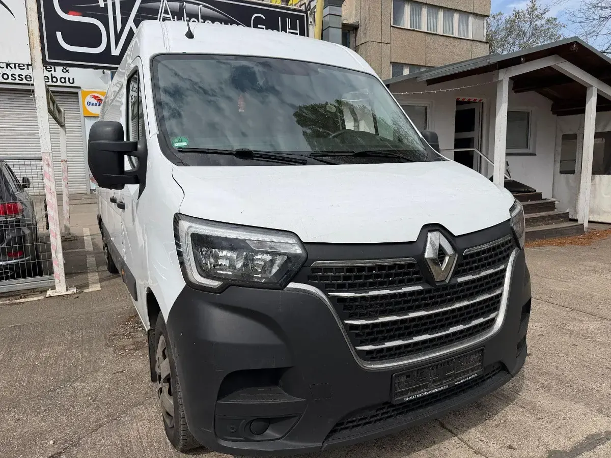 Gebraucht Renault Master Komfort 179 PS (131 kW) 2023 Weiß Van / Kleinbus