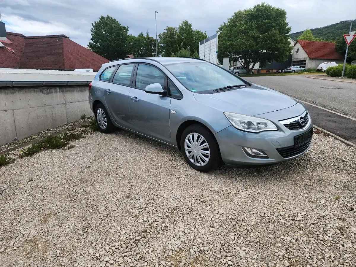 Gebraucht Opel Astra 116 PS (85 kW) 2011 Blau Kombi