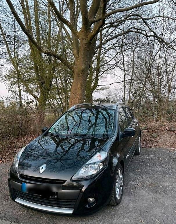 Schwarz Gebraucht 2010 Renault Clio II Dynamique Limousine | 2.800 € (Fairer Preis) - Bild 1/4