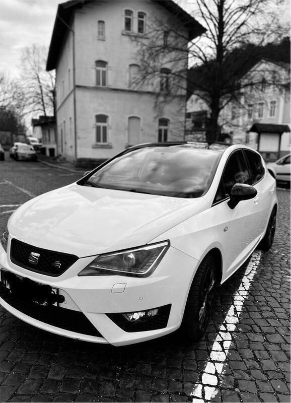 Weiß Gebraucht 2016 Seat Ibiza ST FR Kombi | 9.400 € (Etwas zu teuer) - Bild 1/4