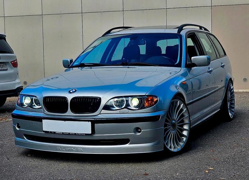 Grau Gebraucht 2002 BMW 330 Kombi | 5.900 € (Fairer Preis) - Bild 1/4