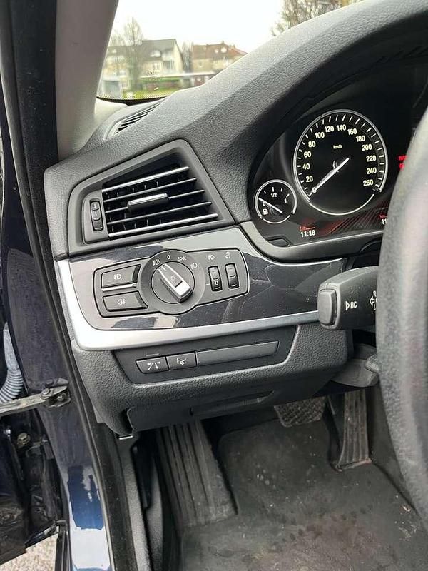 Second-hand BMW 523 204 CP (150 kW) 2011 Albastru Berlinǎ