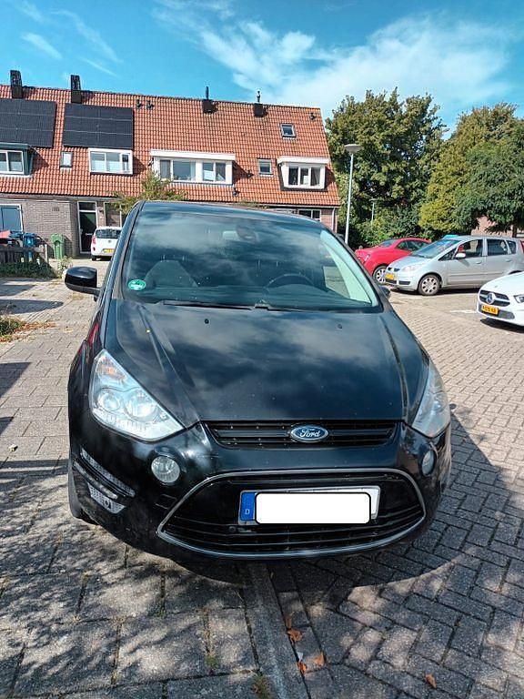 Schwarz Gebraucht 2011 Ford S-MAX Titanium Van / Kleinbus | 5.290 € (Superpreis) - Bild 1/4