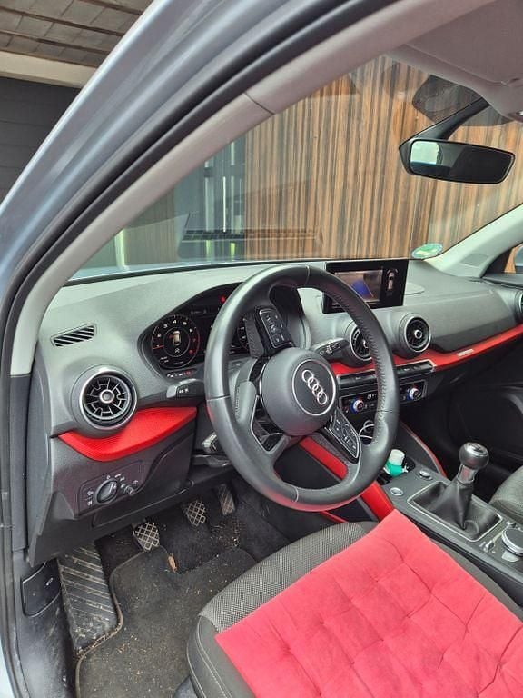 Silber Gebraucht 2019 Audi Q2 Sport SUV | 20.200 € (Fairer Preis) - Bild 1/4