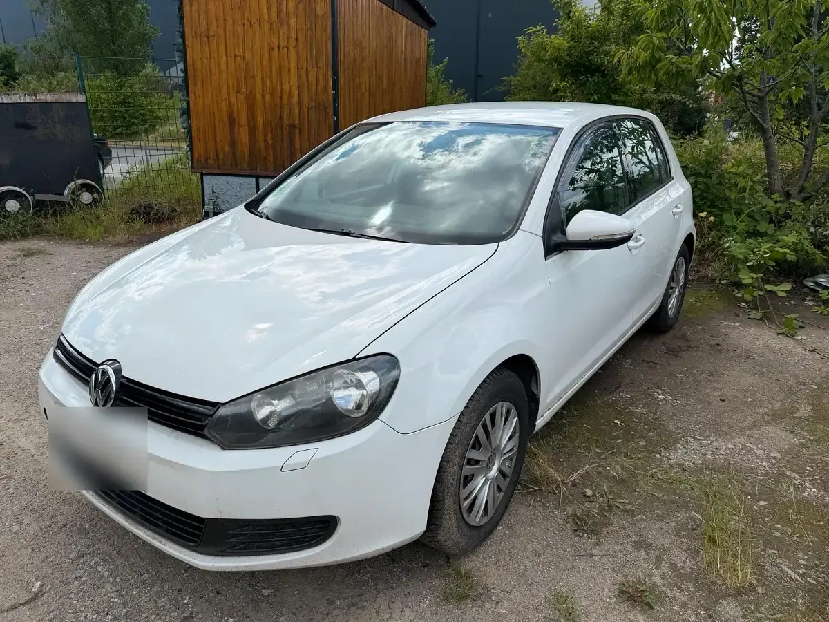 Gebraucht VW Golf VII 105 PS (77 kW) 2012 Weiß Limousine