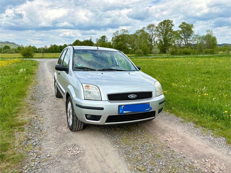 Silber Gebraucht 2003 Ford Fusion Limousine | 2.700 € (Etwas zu teuer) - Bild 1/4