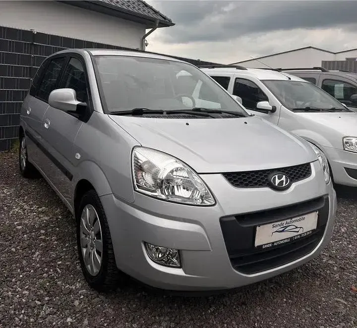 Gebraucht Hyundai Matrix 103 PS (75 kW) 2009 Silber Van / Kleinbus