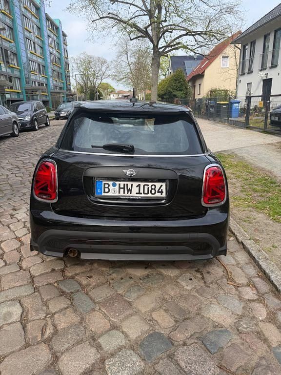 Second-hand Mini ONE Essential 102 CP (75 kW) 2021 Negru Hatchback