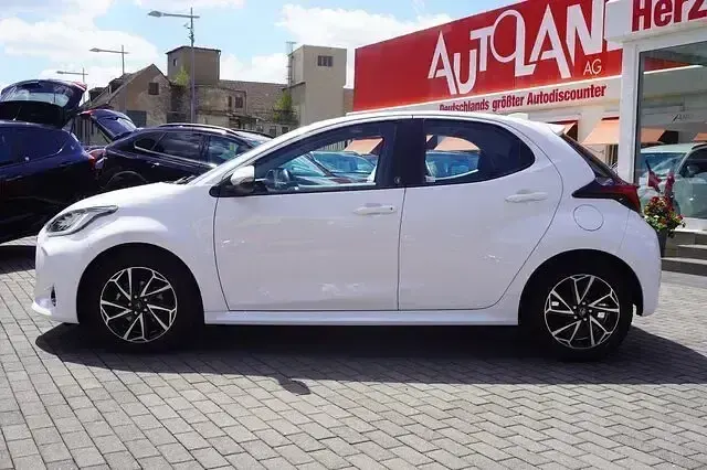 Gebraucht Toyota Yaris Team 125 PS (91 kW) 2021 Super white 2 Kleinwagen