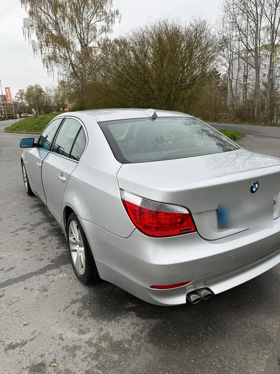 Second-hand BMW 525 177 CP (130 kW) 2006 Argintiu Berlinǎ