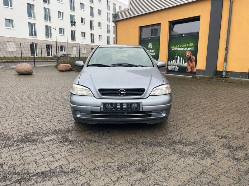 Grau Gebraucht 2003 Opel Astra Comfort Limousine | 2.999 € (Etwas zu teuer) - Bild 1/4