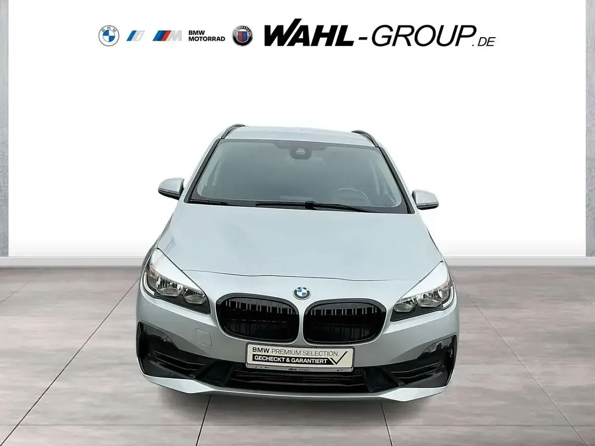 Używany BMW 225 Active Tourer iPerformance 224 KM (164 kW) 2019 Srebrny Minivan