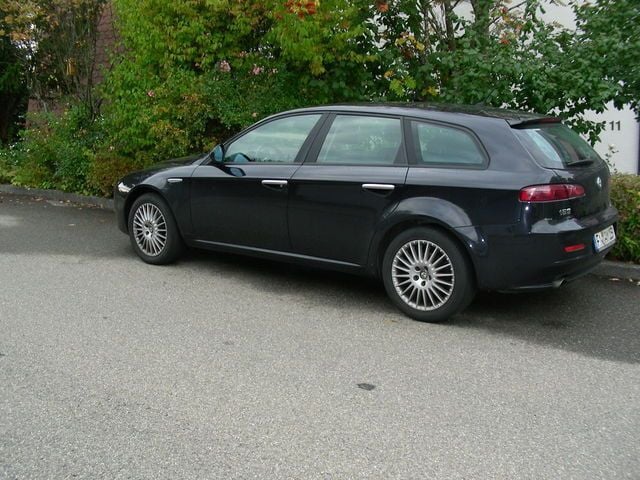 Schwarz metallic Gebraucht 2007 Alfa Romeo 159 Kombi | 8.600 € - Bild 1/4