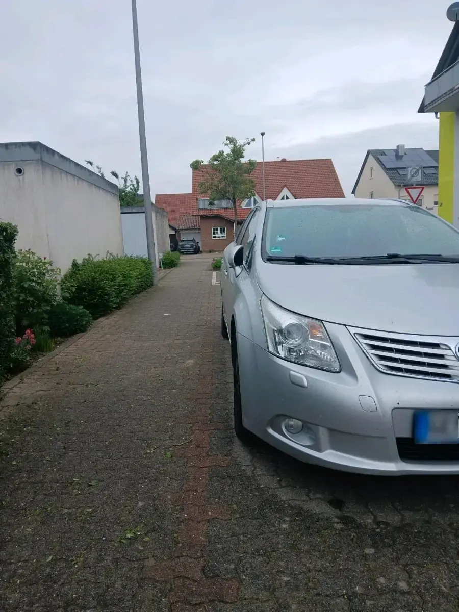 Gebraucht Toyota Avensis 150 PS (110 kW) 2009 Silber Kombi