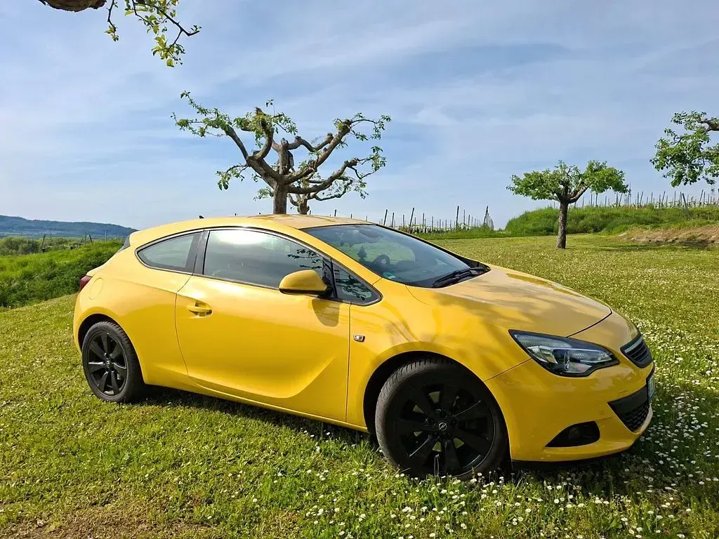 Gebraucht Opel Astra GTC 179 PS (131 kW) 2014 Gelb Limousine