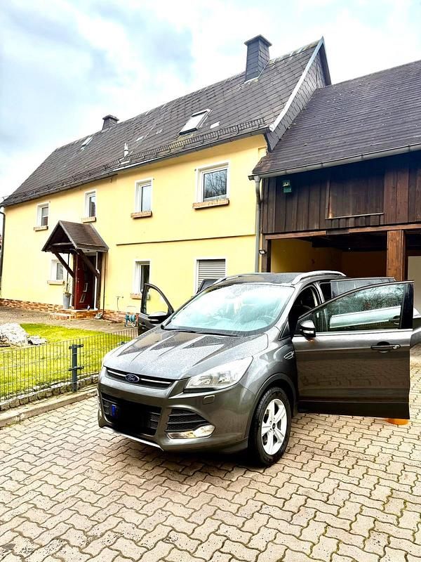 Gebraucht Ford Kuga 120 PS (88 kW) 2016 Grau SUV
