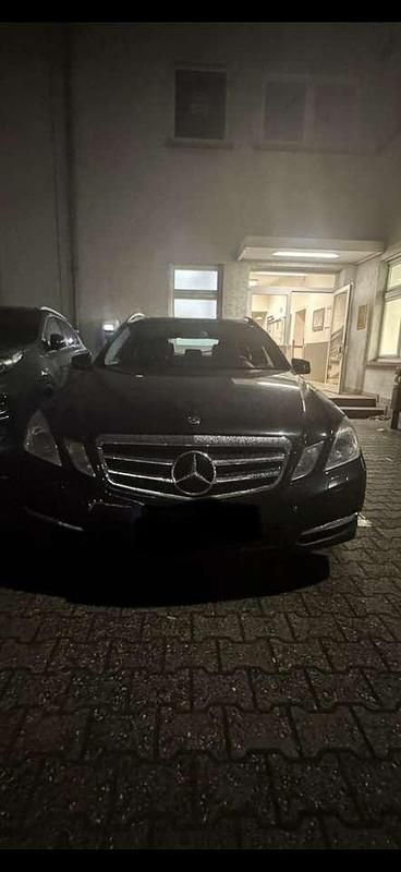 Gebraucht Mercedes E200 184 PS (135 kW) 2011 Schwarz Kombi