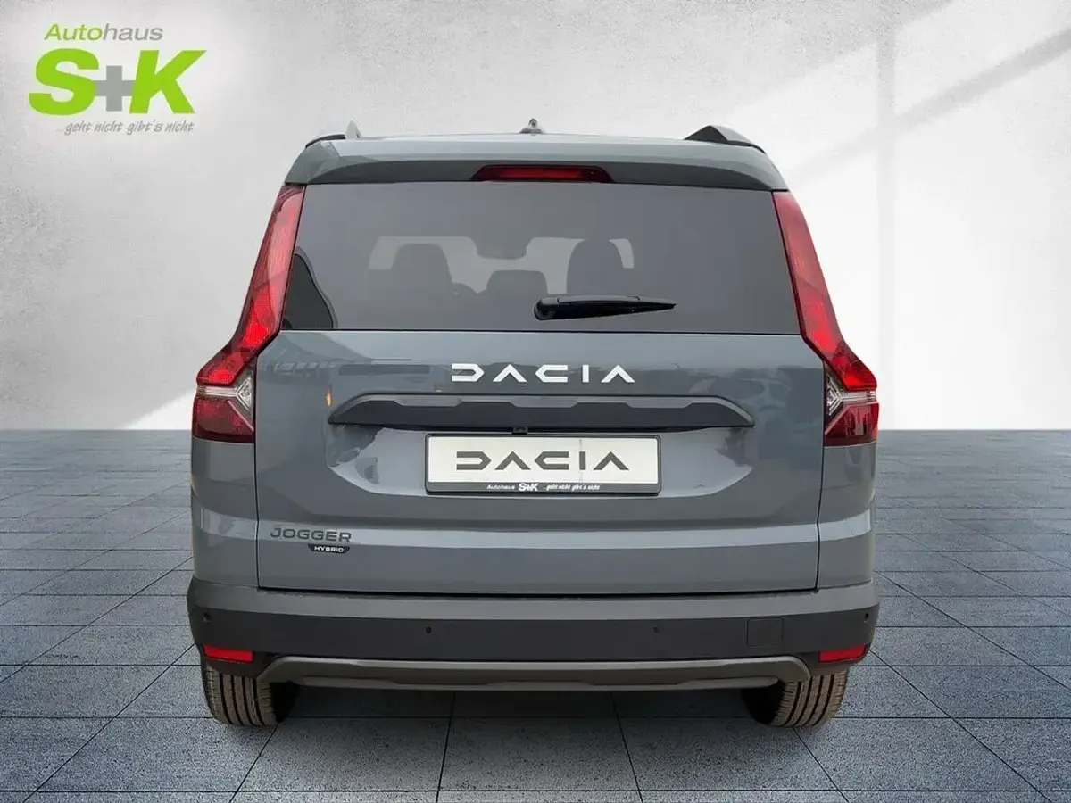 Neu Dacia Jogger Expression 141 PS (103 kW) 2025 Dolomitgrau (grau) Van / Kleinbus