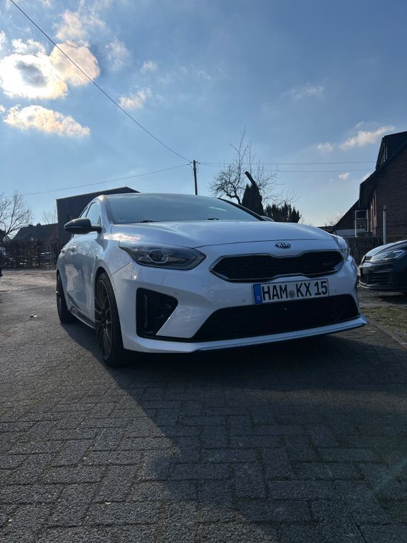 Weiß Gebraucht 2019 Kia ProCeed GT 2 Kleinwagen | 19.500 € (Teuer) - Bild 1/4