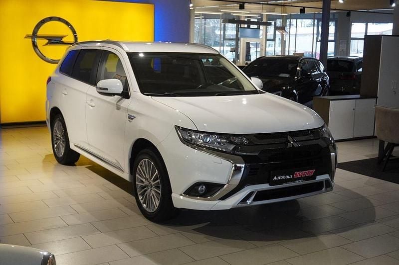 Gebraucht Mitsubishi Outlander P-HEV 135 PS (99 kW) 2021 Frost white SUV