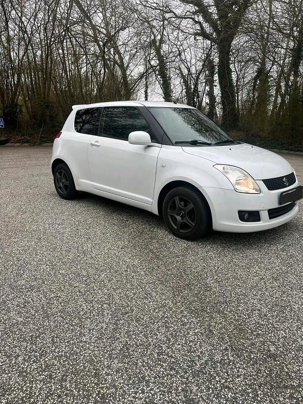 Gebraucht Suzuki Swift 92 PS (67 kW) 2009 Weiß Kleinwagen