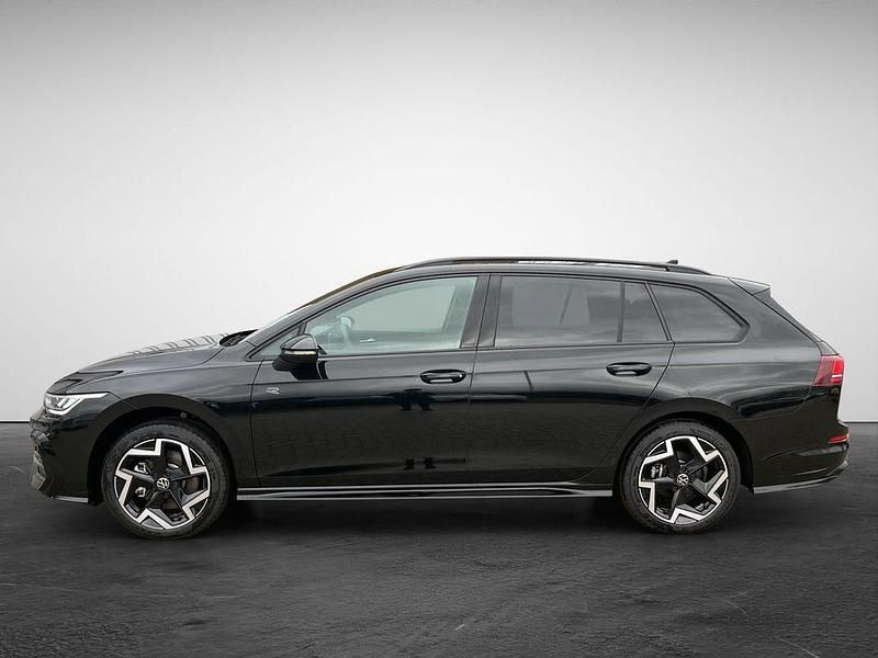 Neu VW Golf VIII R-line 150 PS (110 kW) 2026 Schwarz (grenadillschwarz metallic) Kombi