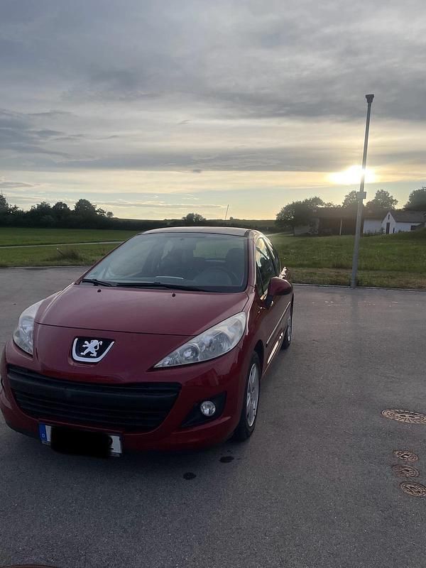 Rot Gebraucht 2011 Peugeot 207 Urban Move Kleinwagen | 2.499 € (Fairer Preis) - Bild 1/4