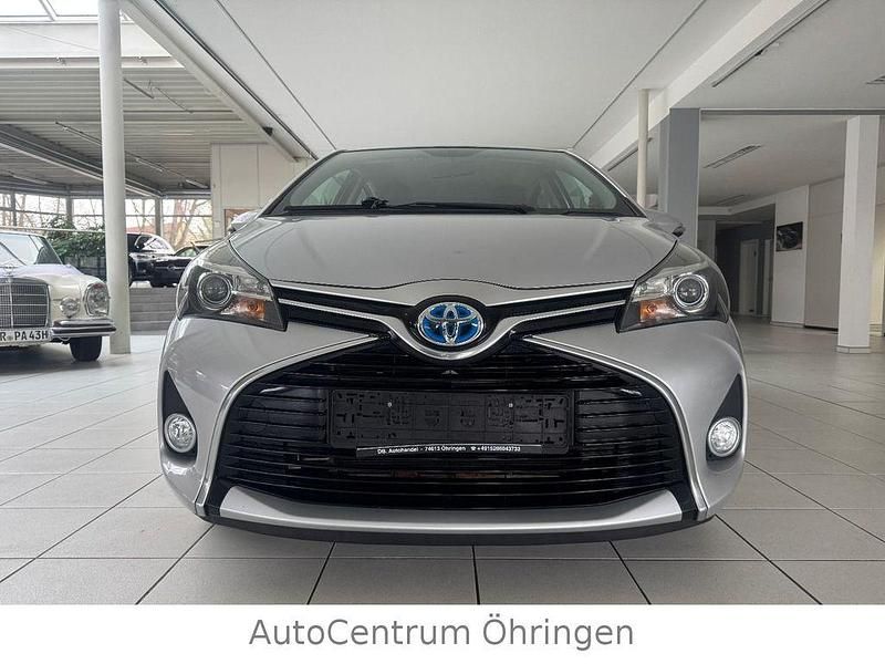 Gebraucht Toyota Yaris Hybrid Comfort 75 PS (55 kW) 2015 Silber Limousine