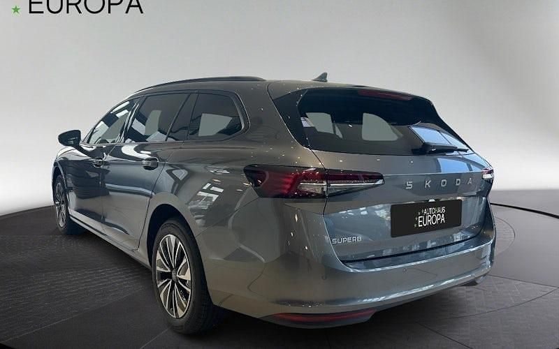 Neu Skoda Superb Selection 150 PS (110 kW) 2026 Grau Kombi