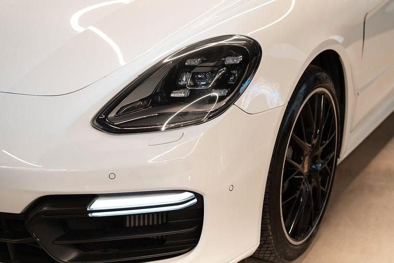 Gebraucht Porsche Panamera 441 PS (324 kW) 2018 Weiß Kleinwagen