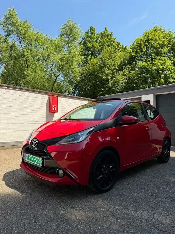 Gebraucht Toyota Aygo X-wave 69 PS (50 kW) 2016 Rot Kleinwagen