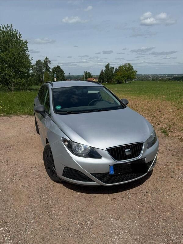 Silber Gebraucht 2011 Seat Ibiza ST Copa Kombi | 2.900 € (Fairer Preis) - Bild 1/4