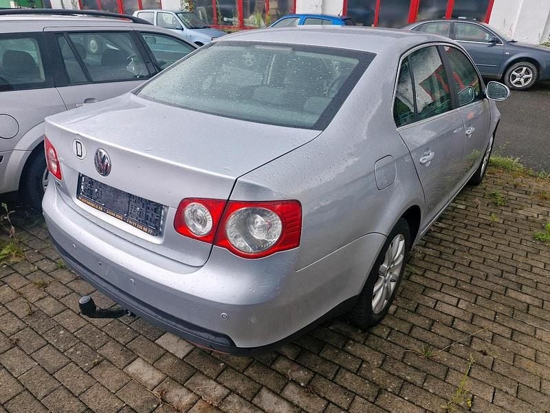 Gebraucht VW Jetta 102 PS (75 kW) 2007 Silber Limousine