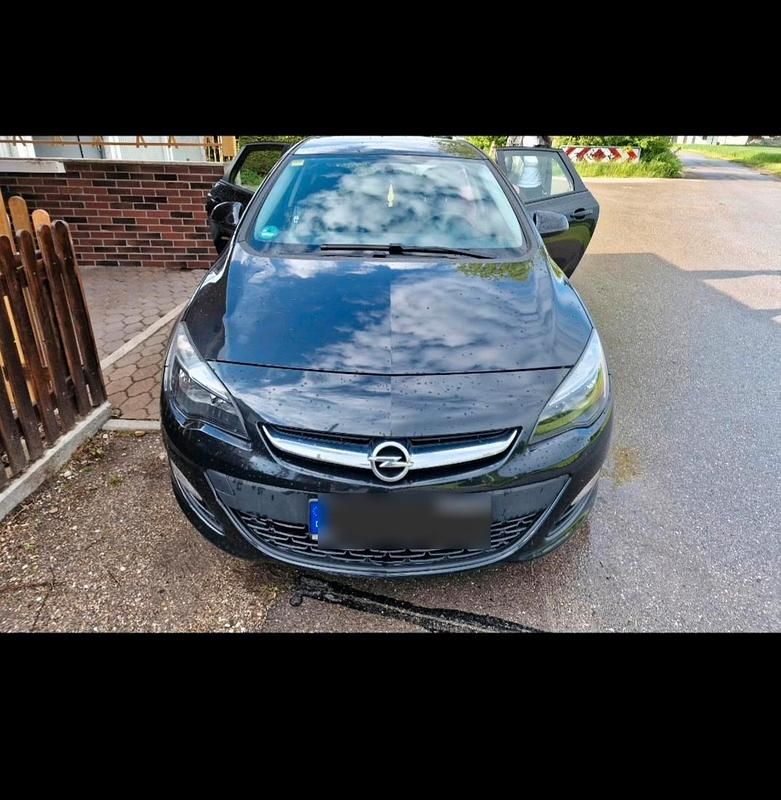 Gebraucht Opel Astra 140 PS (102 kW) 2012 Limousine