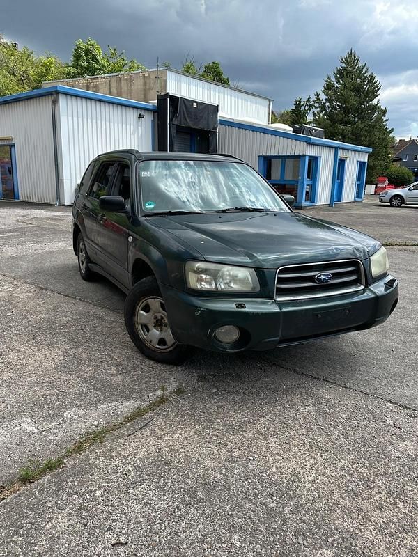 Grün Gebraucht 2003 Subaru Forester SUV | 450 € - Bild 1/4