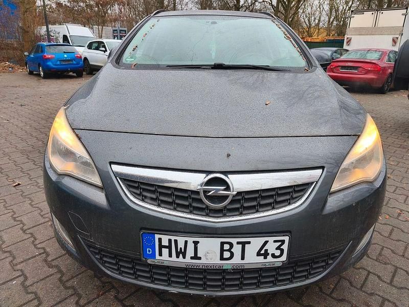 Gebraucht Opel Astra Design Edition 125 PS (91 kW) 2011 Grau Kombi