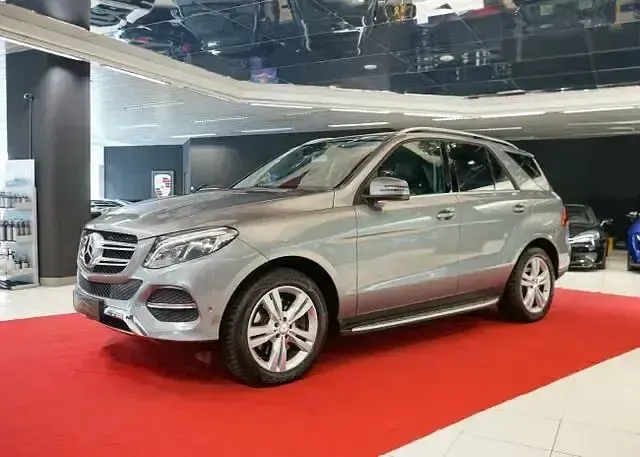 Gebraucht Mercedes GLE400 333 PS (244 kW) 2015 Palladiumsilber  metallic (metallic) SUV