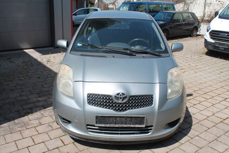 Blau Gebraucht 2006 Toyota Yaris Sol Limousine | 1.204 € (Superpreis) - Bild 1/4