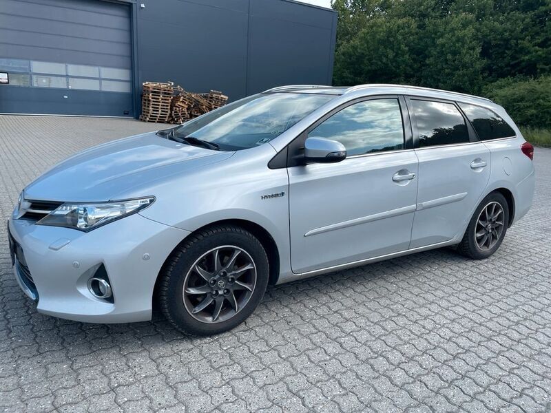 Silber Gebraucht 2014 Toyota Auris Touring Sports Premium Kombi | 9.200 € (Superpreis) - Bild 1/4