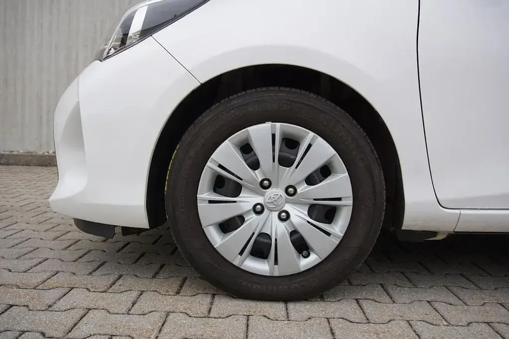Gebraucht Toyota Yaris 69 PS (50 kW) 2015 Super white 2 Kleinwagen