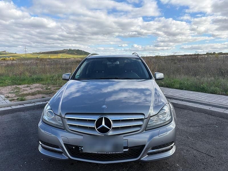 Gebraucht Mercedes C250 204 PS (150 kW) 2011 Grau Kombi