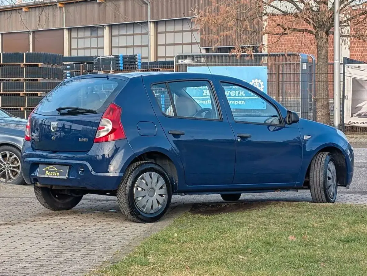 Gebraucht Dacia Sandero Basis 75 PS (55 kW) 2009 Blau Kleinwagen